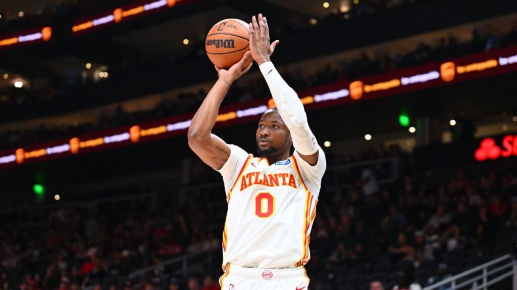 Lakers land center Looney; in pursuit of Kuminga, sources say