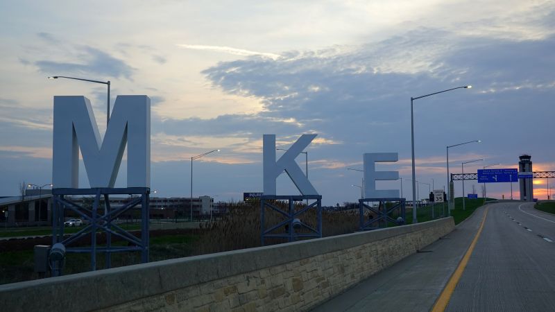 Threats from passengers on 2 planes prompts emergency responses