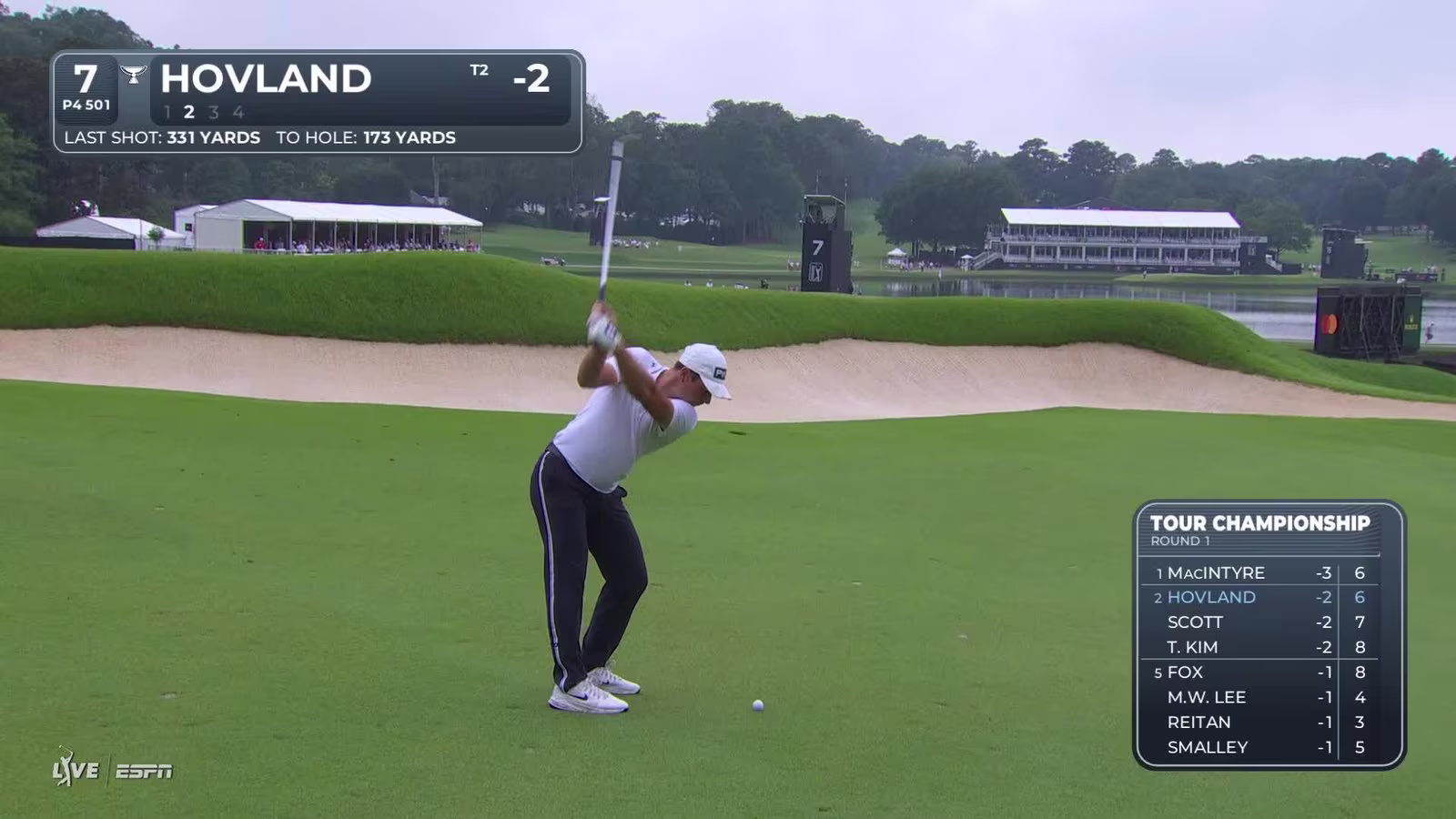 Viktor Hovland sinks 28-foot birdie putt on No. 7 at TOUR Championship