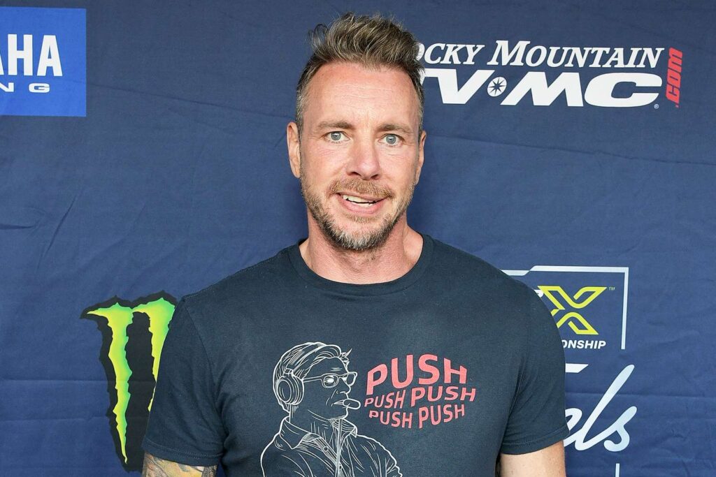 Dax Shepard says he ‘hated’ when his mom wore a ‘white tank top’ as a kid
