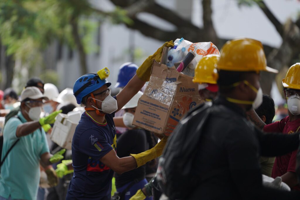 Gobierno colombiano ajusta cifra de víctimas del sismo; van 289 fallecidos y 143 desaparecidos