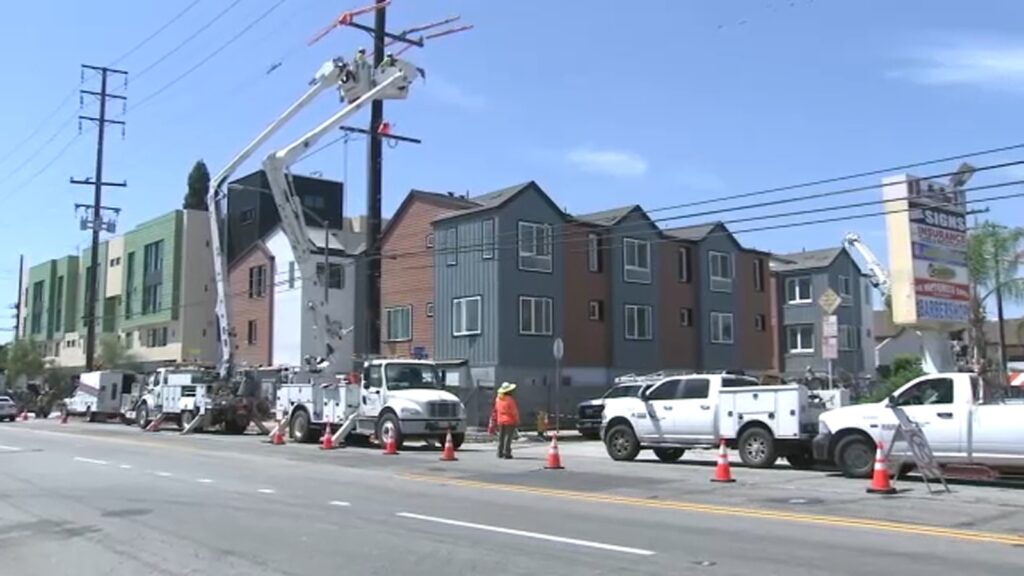 Huntington Park residents endure scheduled power outage during sweltering heat; city asks SoCal Edison to postpone next outages