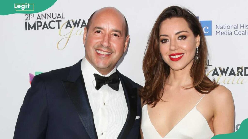 Aubrey Plaza's parents and two sisters have stayed close through a hard year