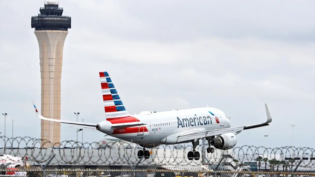 American Airlines passenger reportedly strips naked on a Miami flight