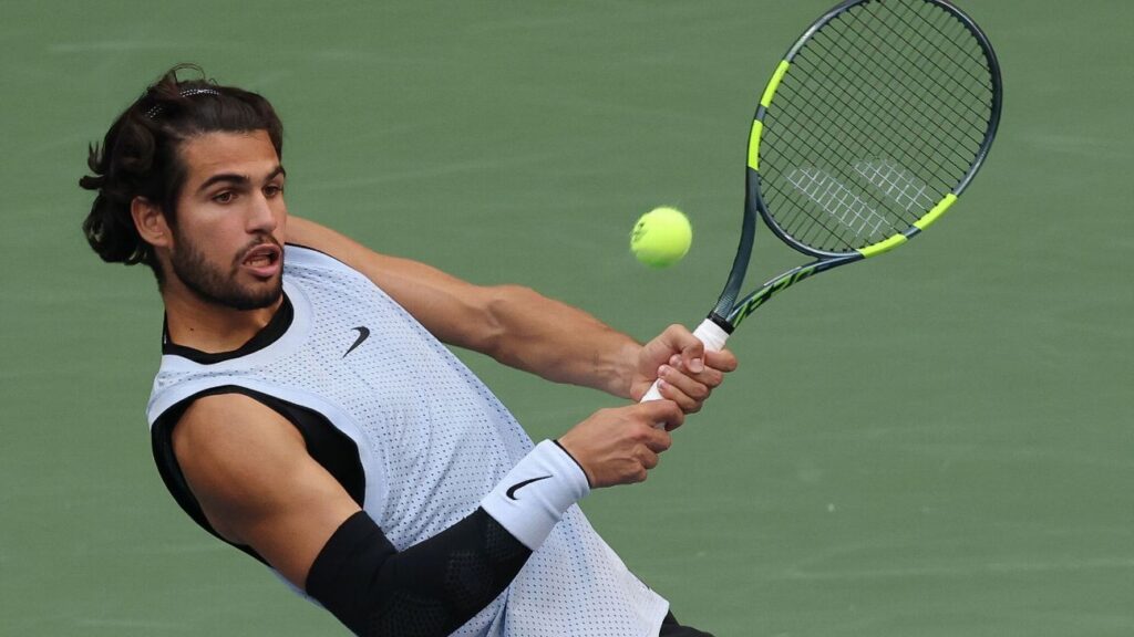 '25 champ Carlos Alcaraz cruises to quarterfinals at US Open