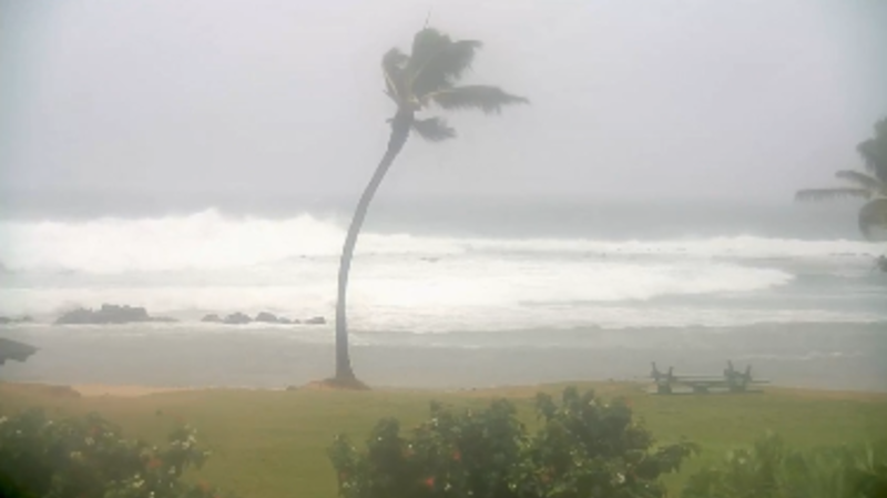 At least 1 dead in Hawaii after Hurricane Lowell devastates parts of the state, governor says