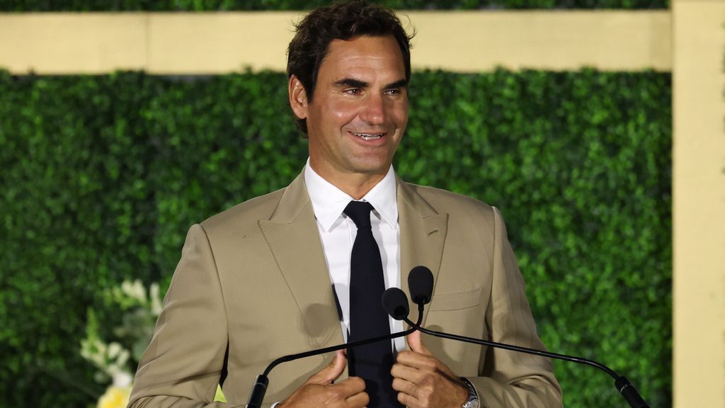Roger Federer brought to tears during Hall of Fame induction