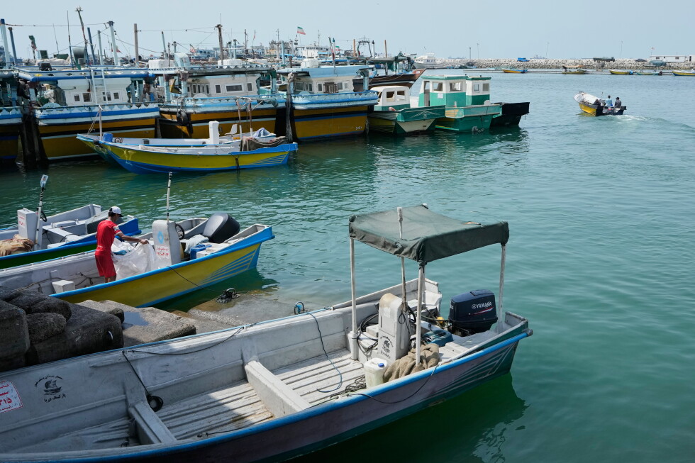 US and Iran escalate fighting in Strait of Hormuz