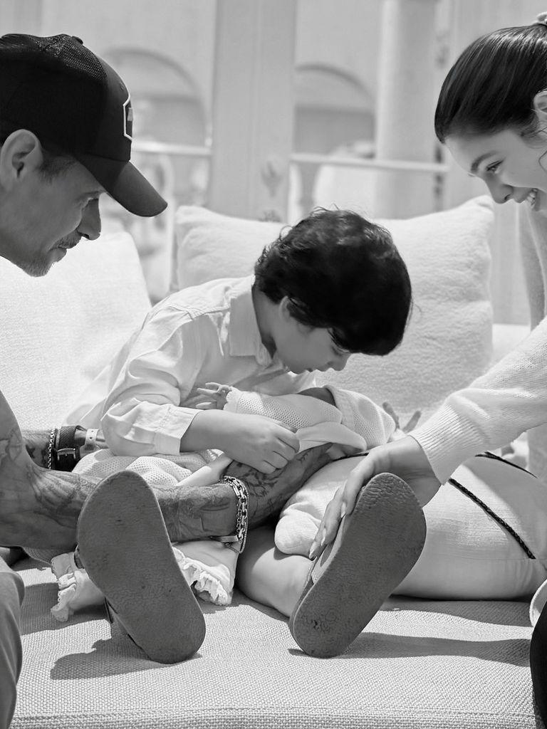 Marc Anthony y Nadia Ferreira con Marquitos y su hija Myla. 