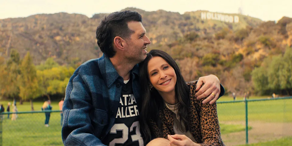 Nobody Wants This. (L to R) Timothy Simons as Sasha, Jackie Tohn as Esther in episode 202 of Nobody Wants This. Cr. Courtesy of Netflix © 2025