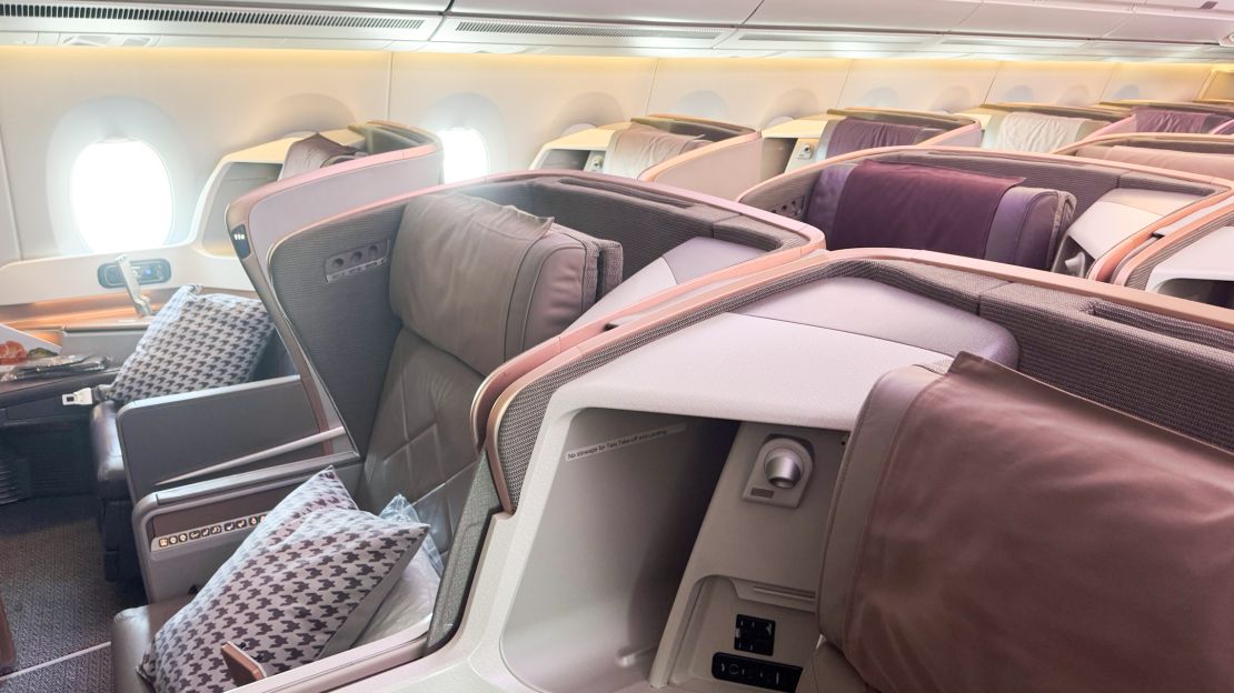 Singapore Airlines business class on the A350 side profile