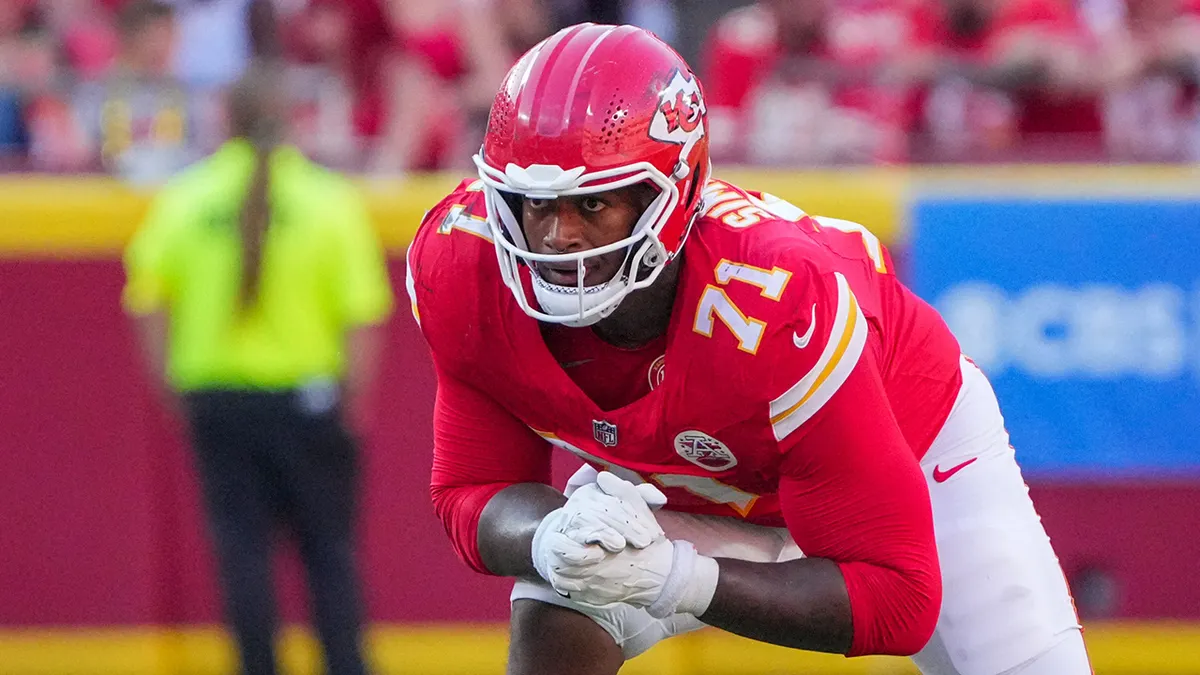 Josh Simmons lines up against the Baltimore Ravens