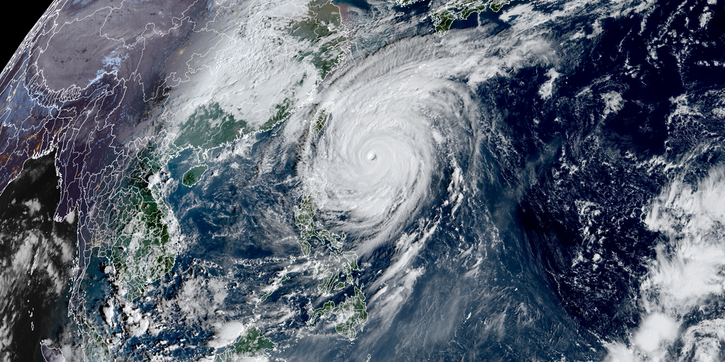 Hurricane Vance to rapidly intensify into major hurricane as monster Typhoon Champi churns
